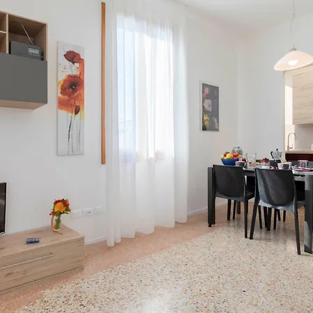 Apartment Bolle Blu, Top *